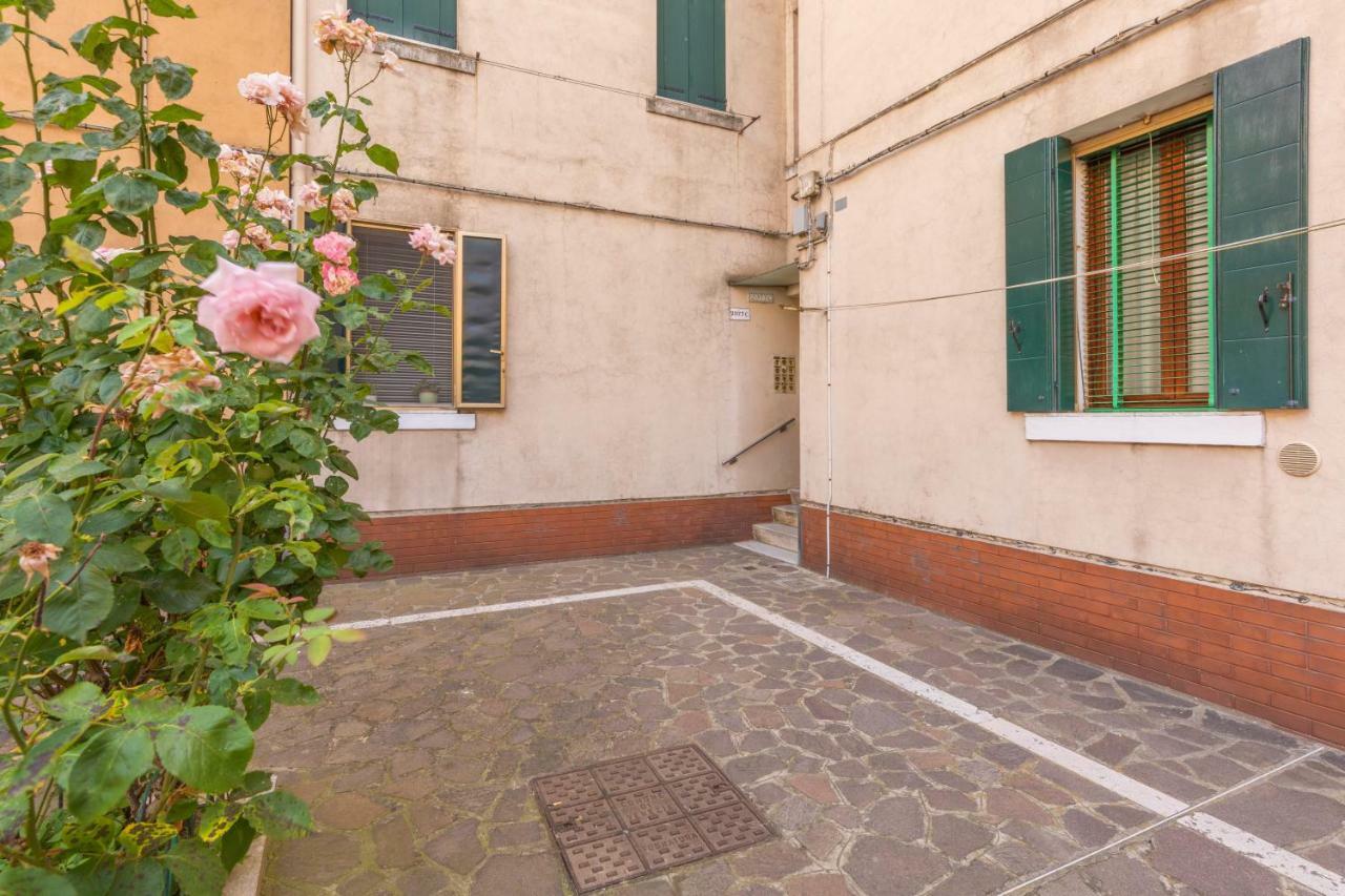 Venice Apartment Near Station Santa Lucia Two Bedroom Exterior foto
